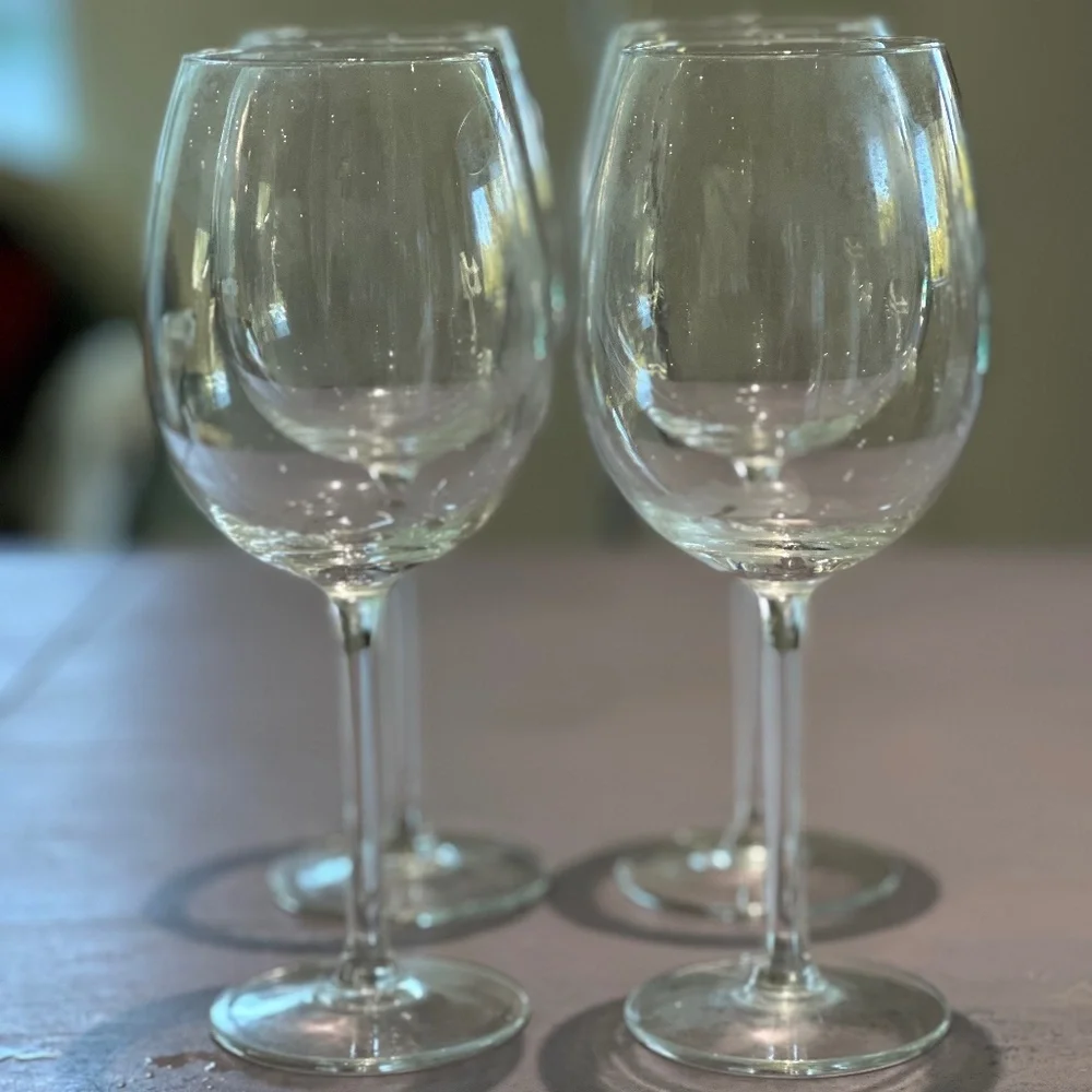 Williams Sonoma 4 wine glasses